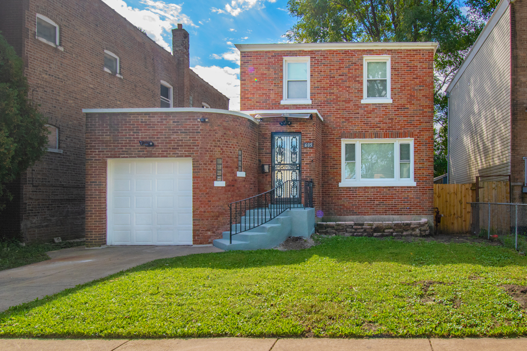 605 E 88th Place Property Photo 1