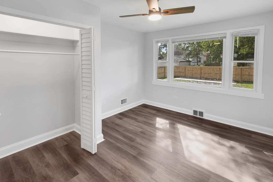 605 E 88th Place Property Photo 18