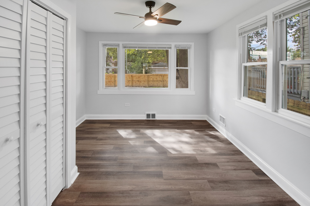 605 E 88th Place Property Photo 19
