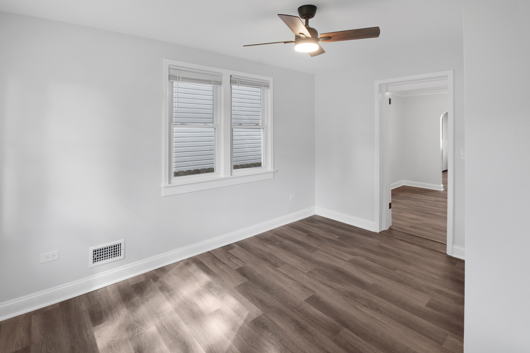 605 E 88th Place Property Photo 20