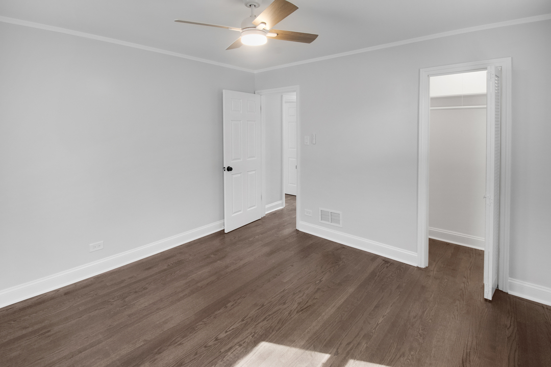 605 E 88th Place Property Photo 26
