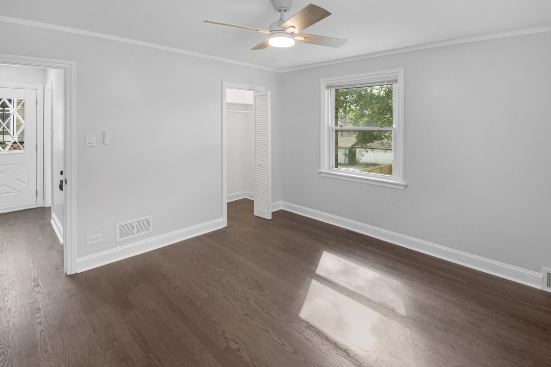 605 E 88th Place Property Photo 27