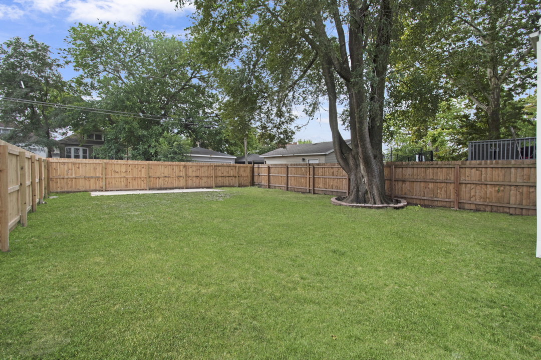 605 E 88th Place Property Photo 36
