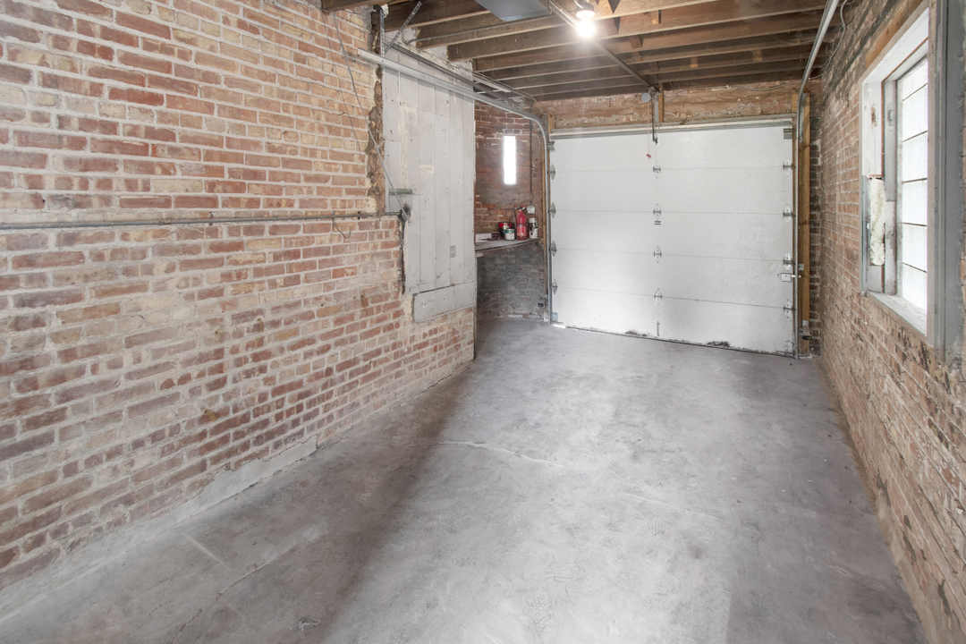 605 E 88th Place Property Photo 37