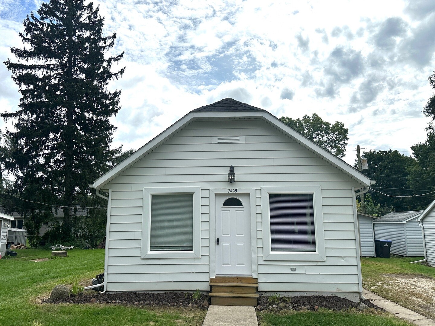 7425 Cedar Drive Property Photo 1