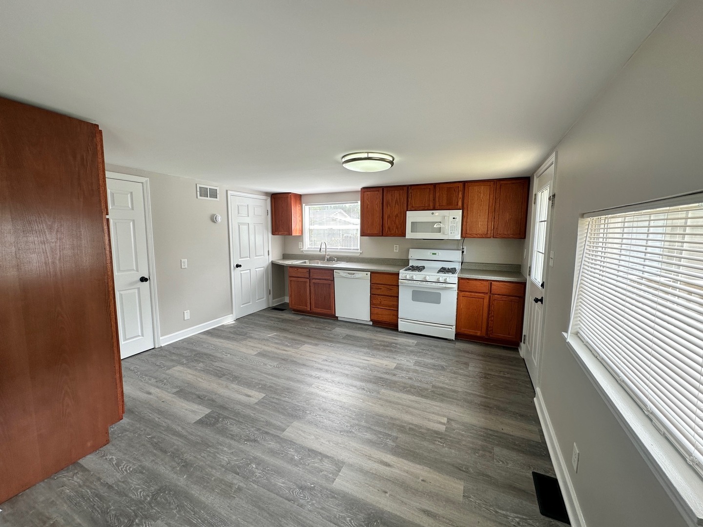 7425 Cedar Drive Property Photo 5