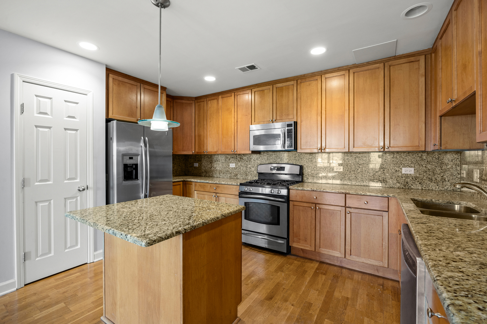 2618 W Diversey Avenue 402 Property Photo 16