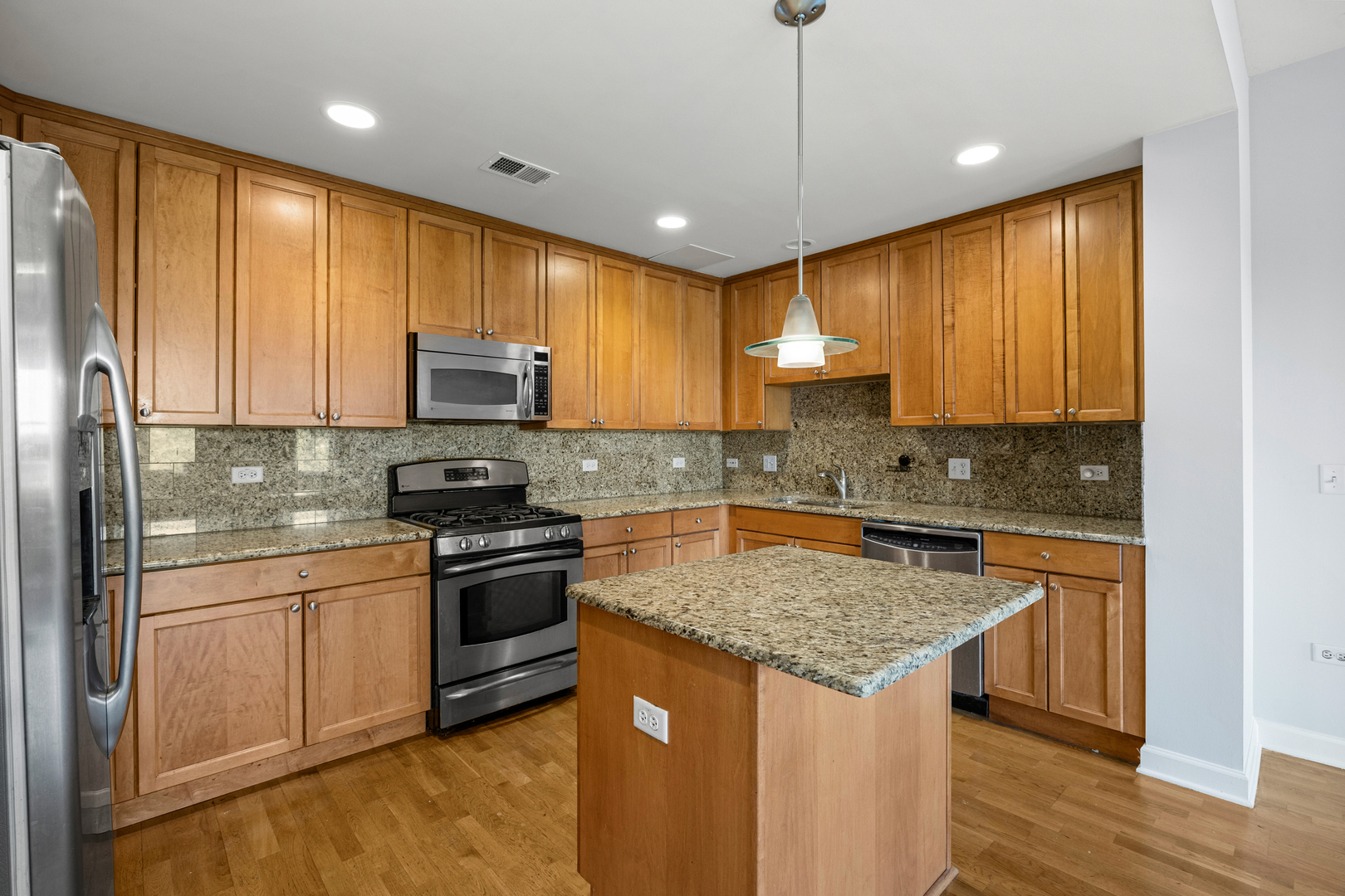2618 W Diversey Avenue 402 Property Photo 17