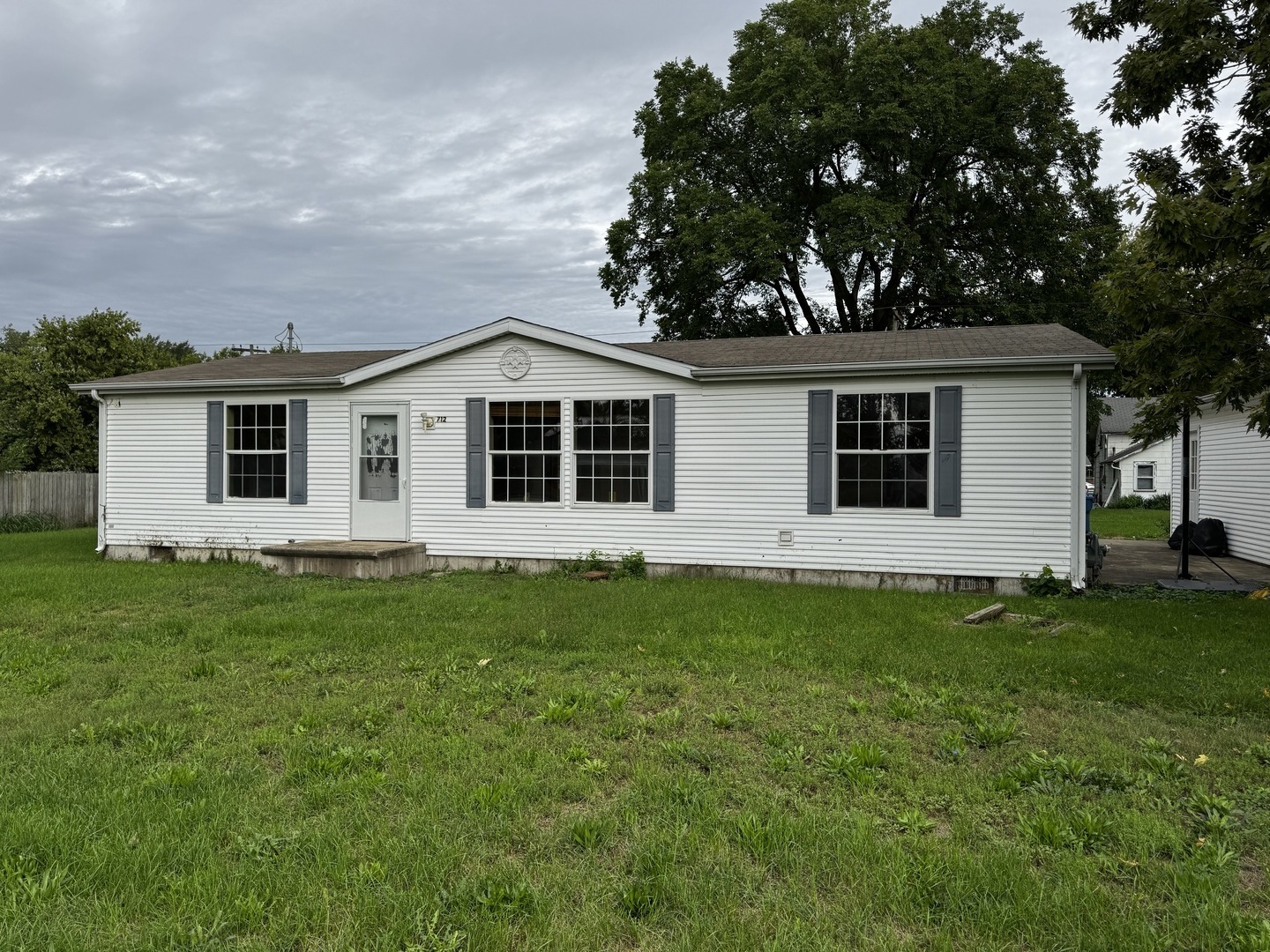 712 E Main Street Property Photo 1