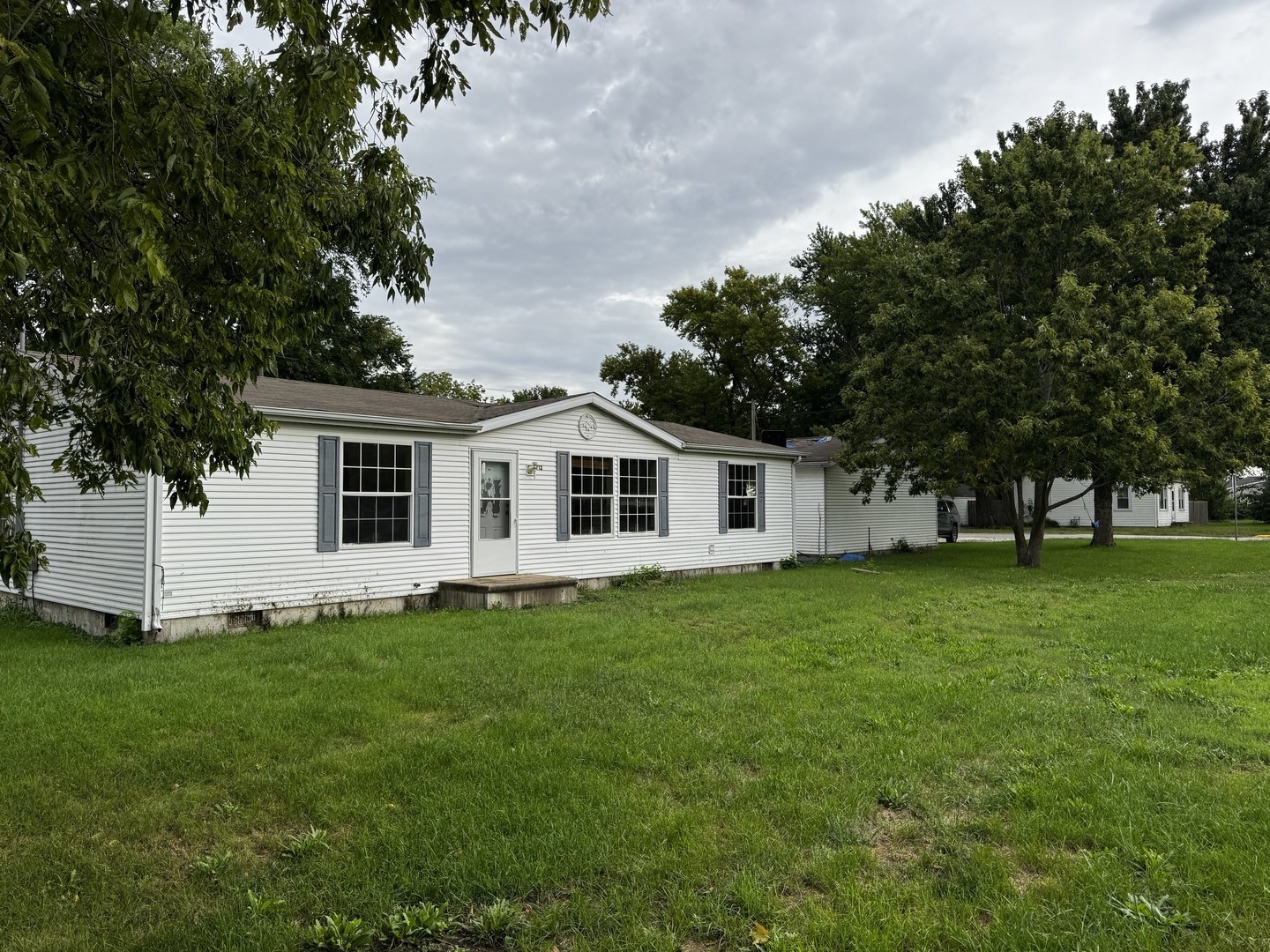 712 E Main Street Property Photo 2