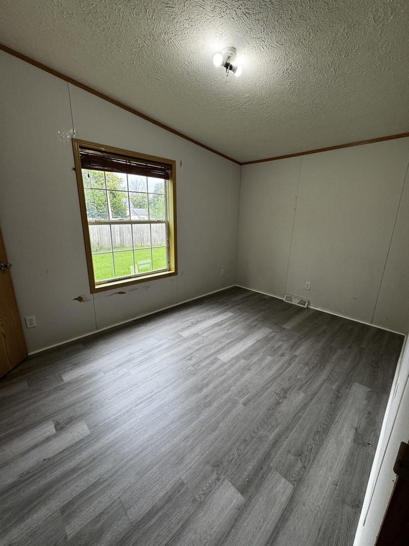 712 E Main Street Property Photo 27