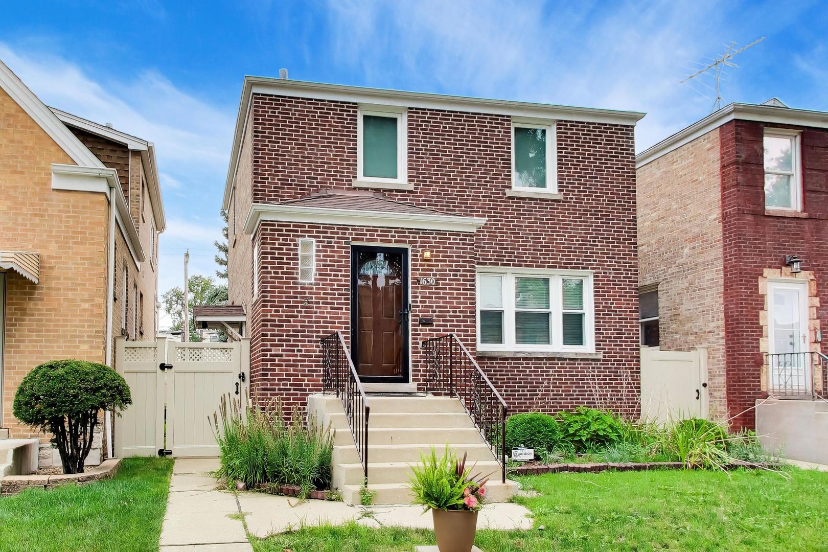 1630 Clarence Avenue Property Photo 3