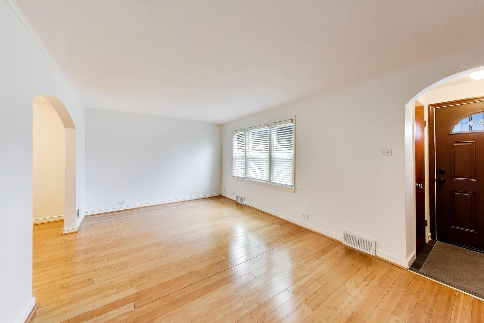 1630 Clarence Avenue Property Photo 5