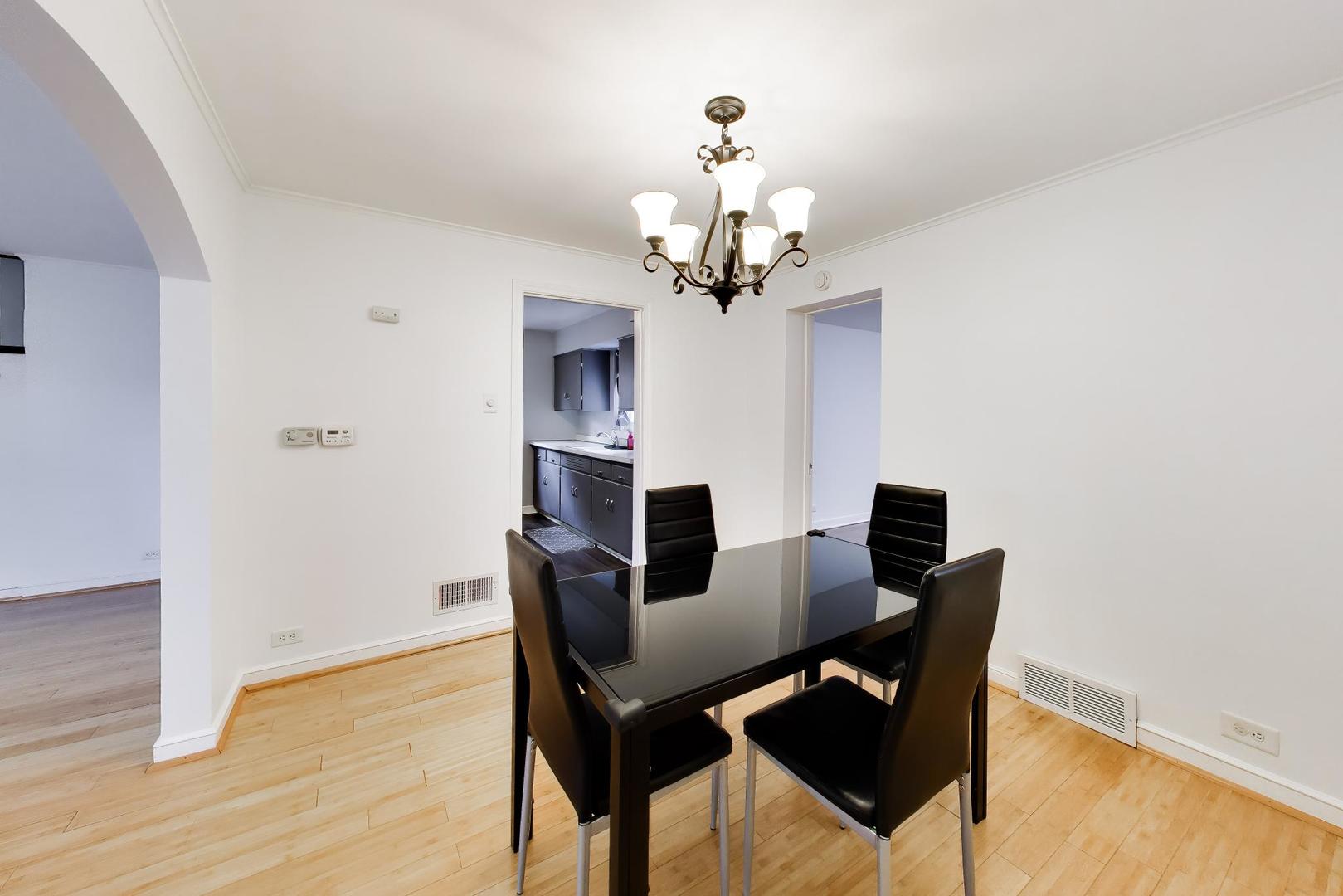 1630 Clarence Avenue Property Photo 8