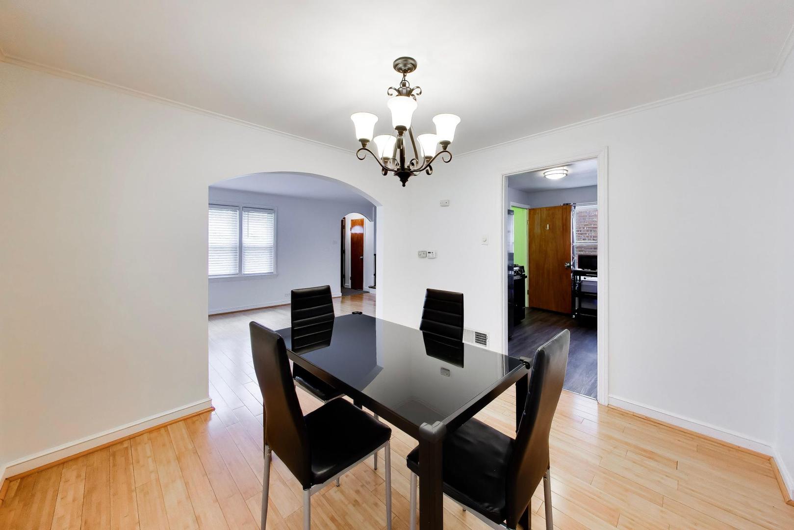 1630 Clarence Avenue Property Photo 9