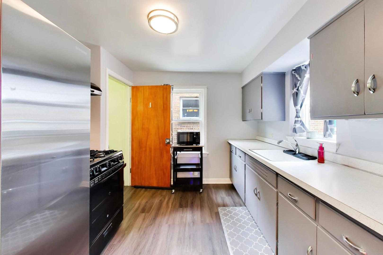 1630 Clarence Avenue Property Photo 10