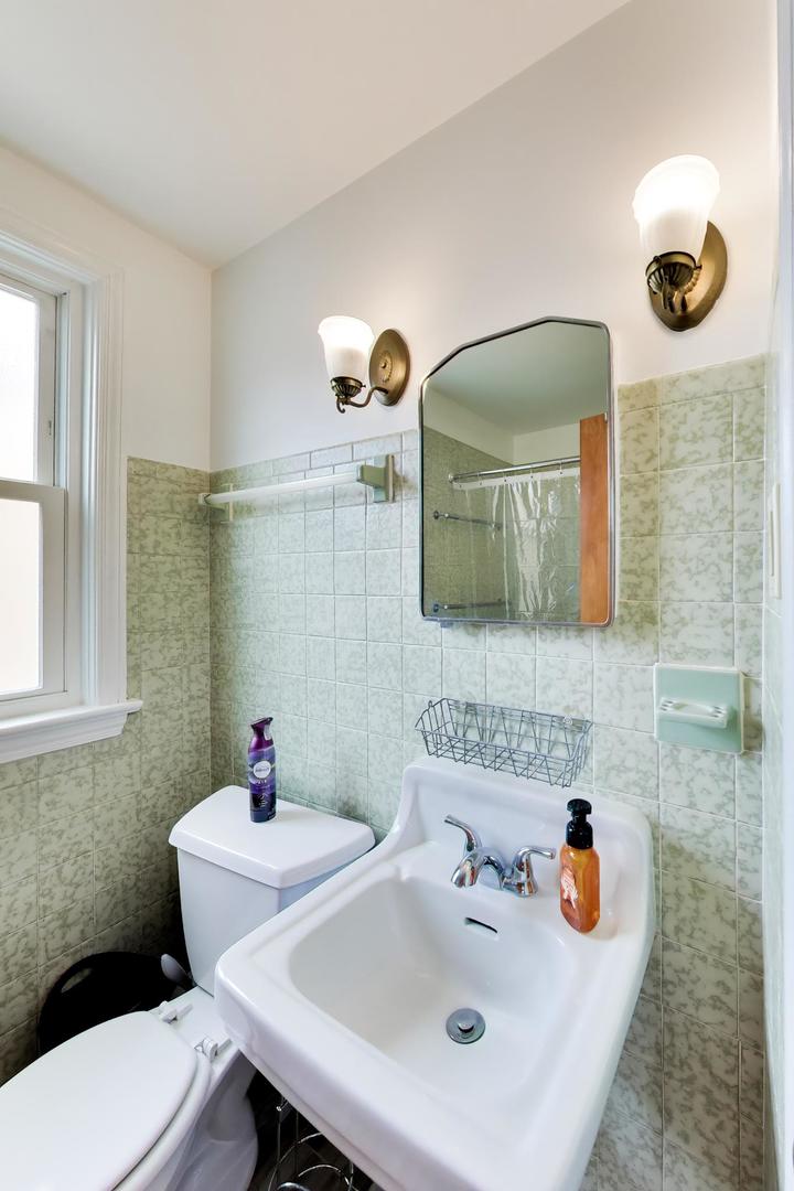 1630 Clarence Avenue Property Photo 29