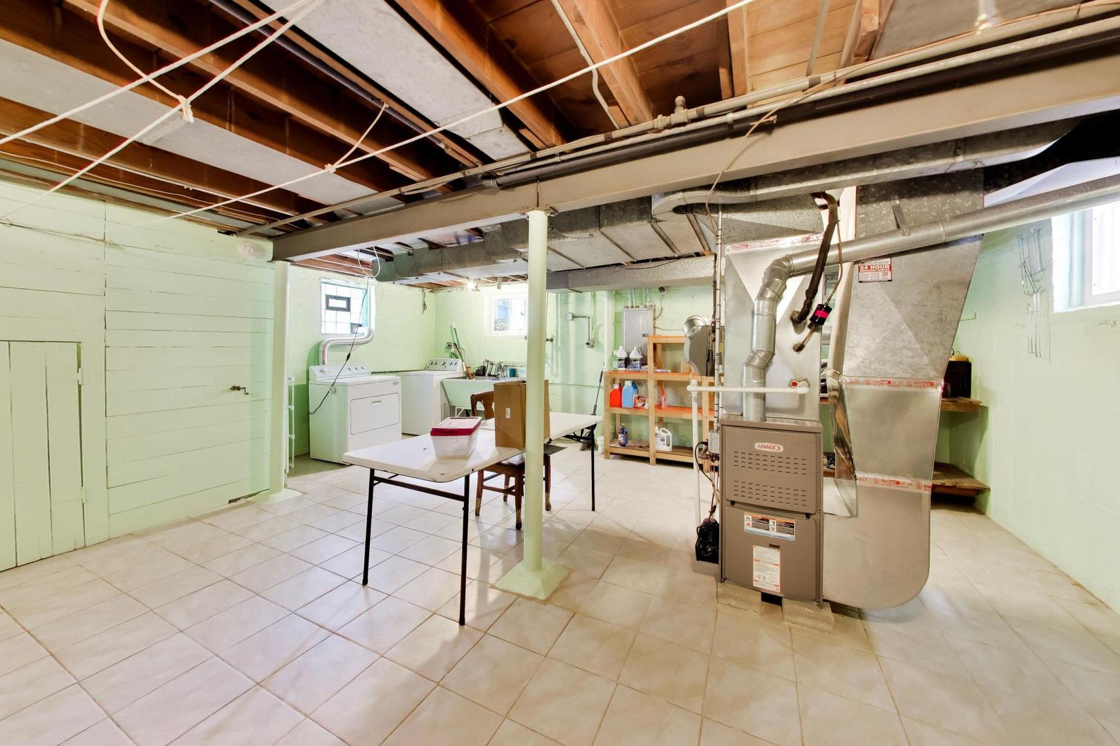 1630 Clarence Avenue Property Photo 32