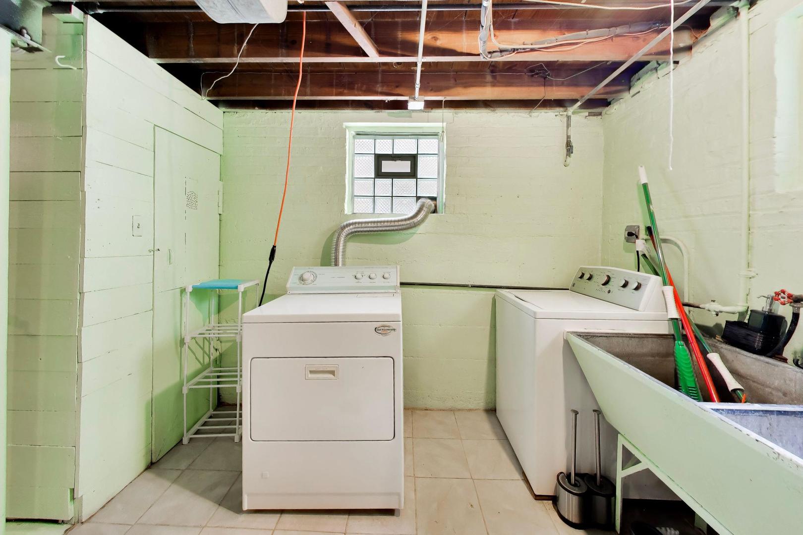 1630 Clarence Avenue Property Photo 33