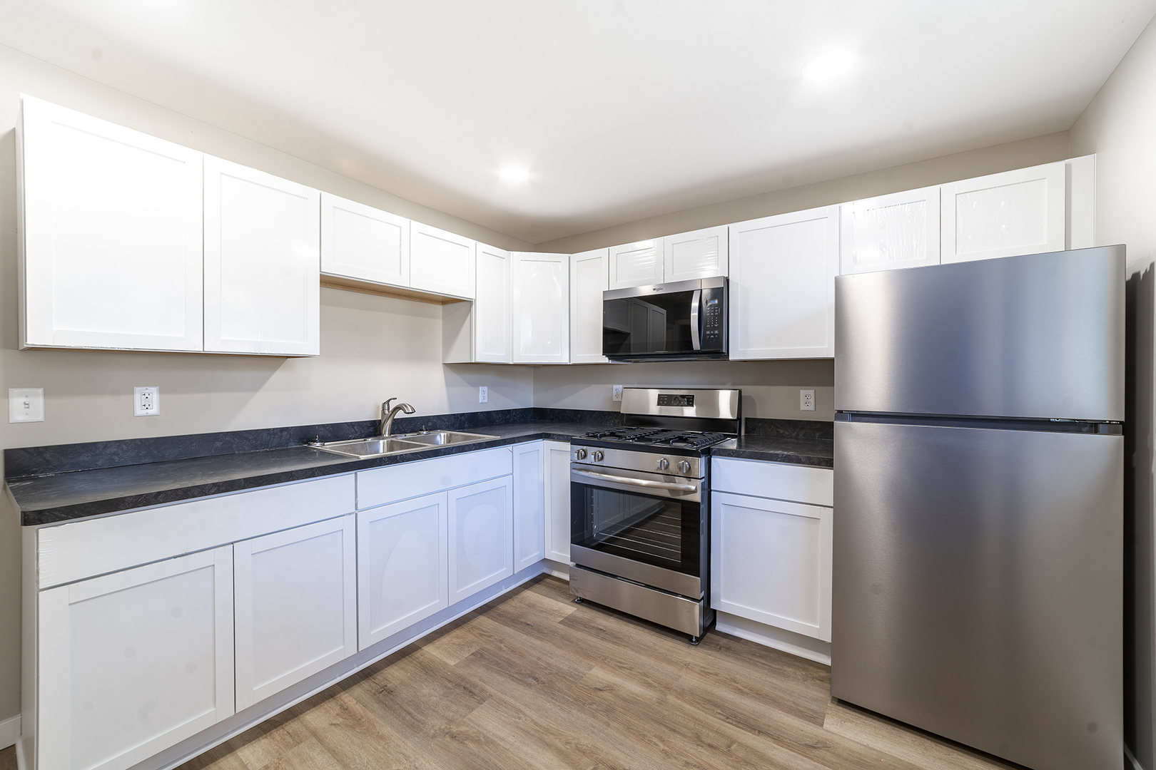 18 E Dearborn Street Property Photo 3