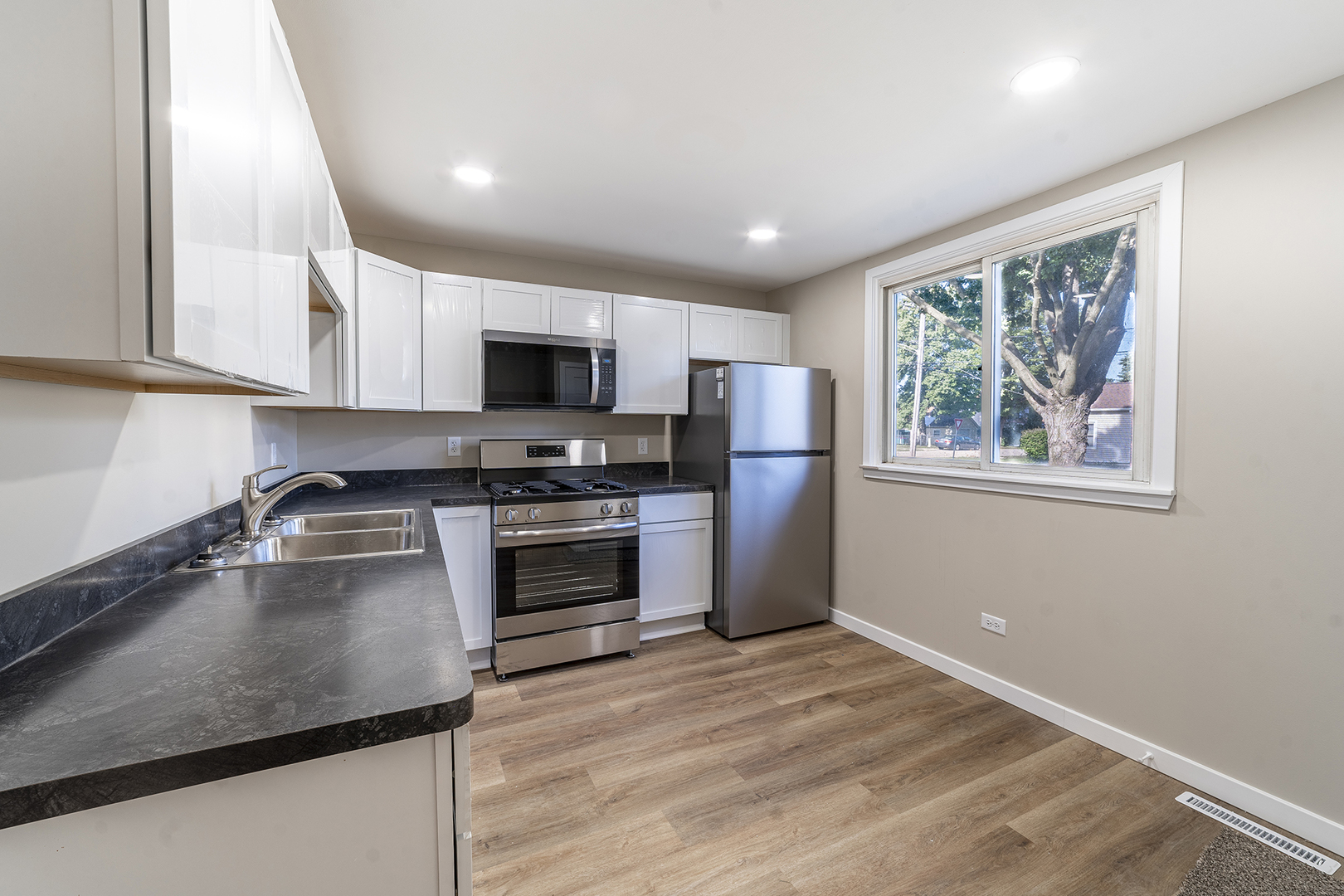 18 E Dearborn Street Property Photo 4