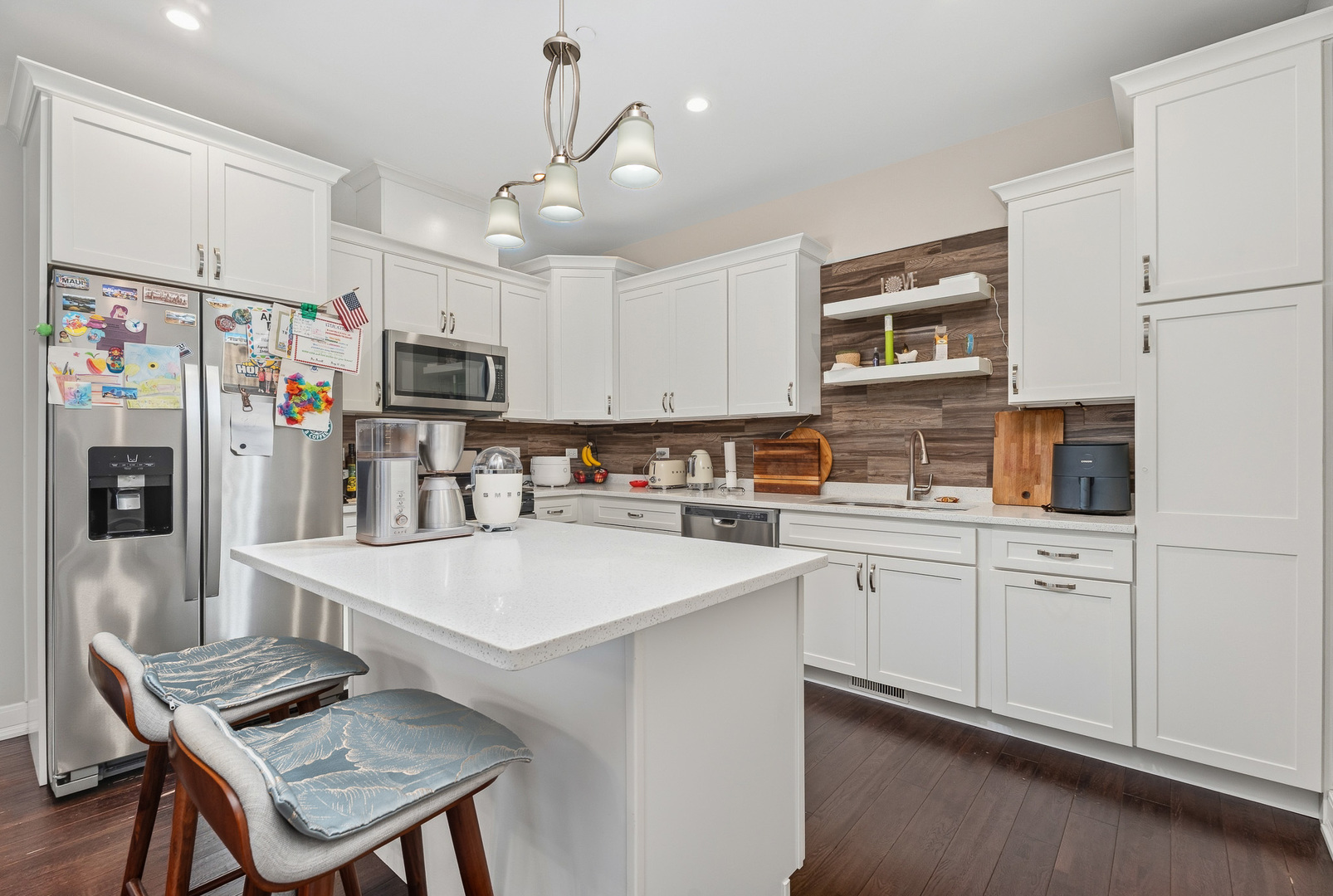 230 S Cass Avenue Property Photo 2