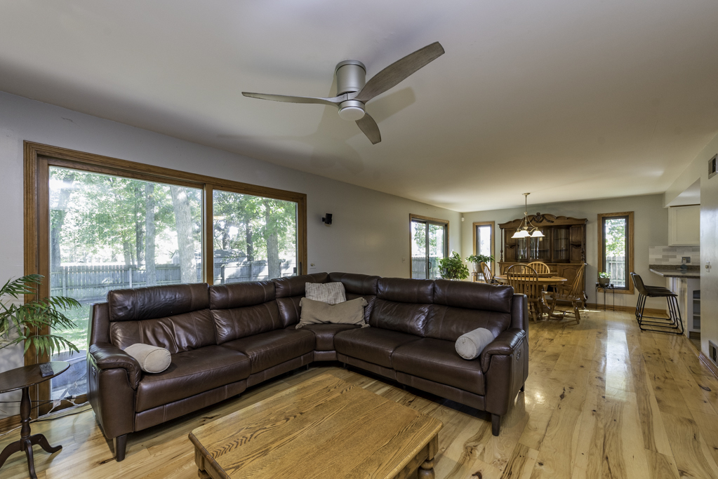 38013 N Russell Avenue Property Photo 5