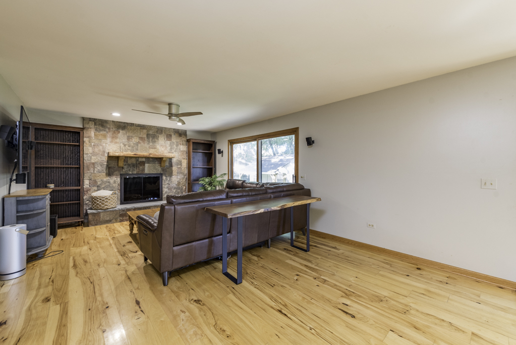 38013 N Russell Avenue Property Photo 9