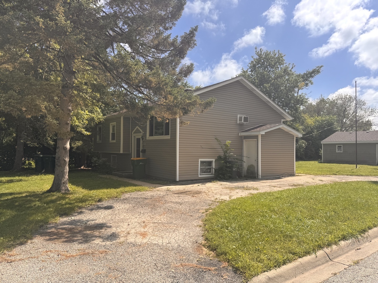 2221 Carmel Boulevard Property Photo 3