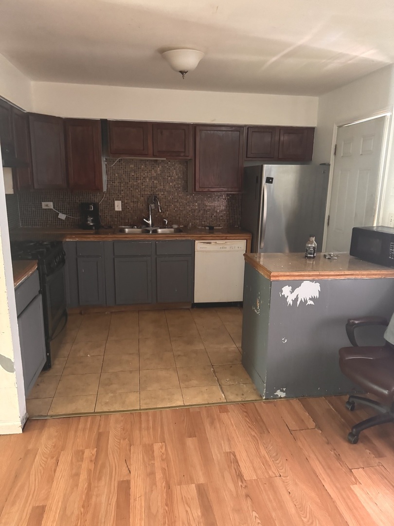 2221 Carmel Boulevard Property Photo 5