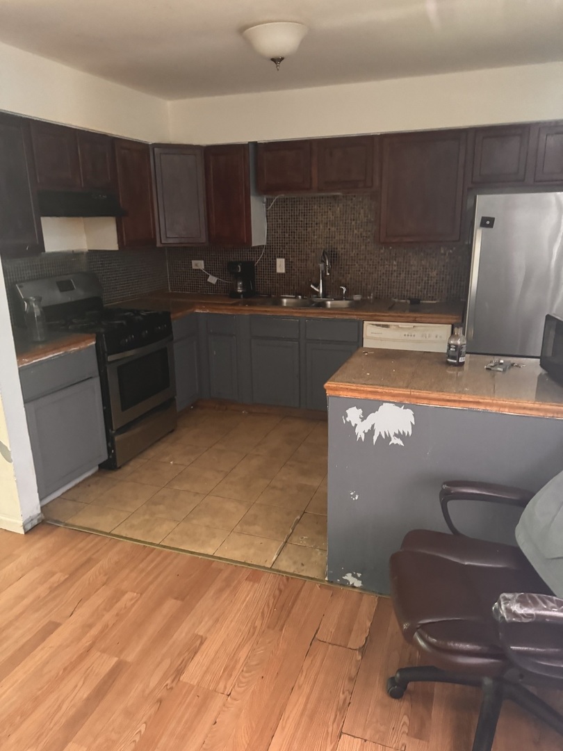 2221 Carmel Boulevard Property Photo 6