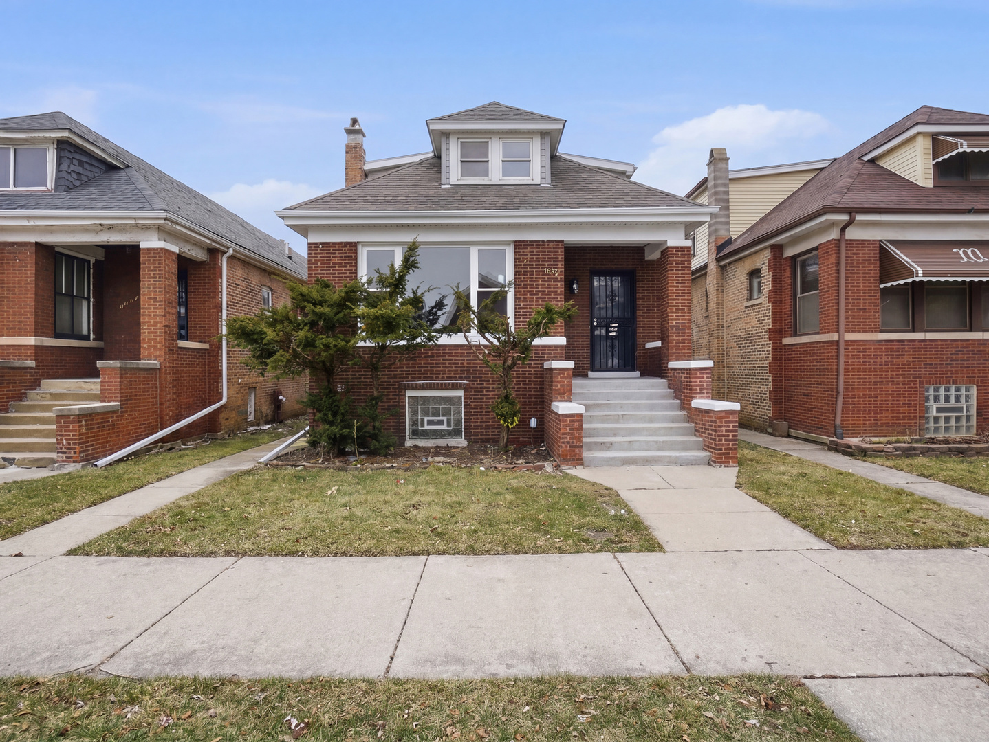 8011 S Dante Avenue Property Photo 1