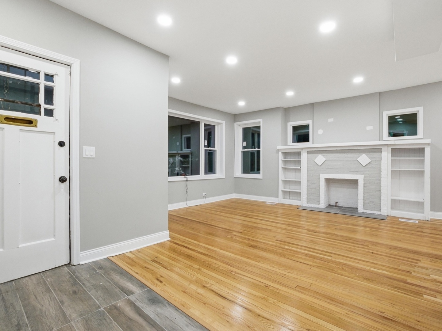8011 S Dante Avenue Property Photo 2