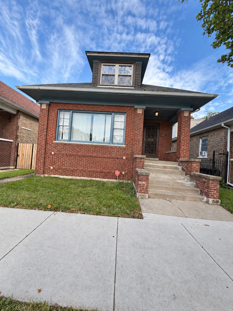 7637 S Eberhart Avenue Property Photo 1