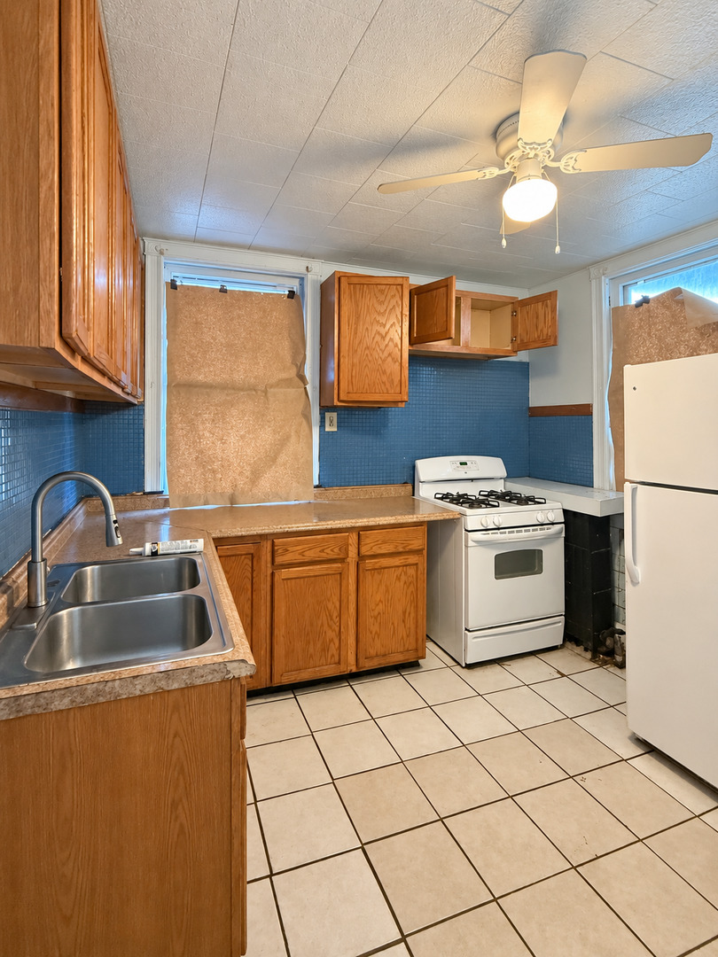 7637 S Eberhart Avenue Property Photo 9