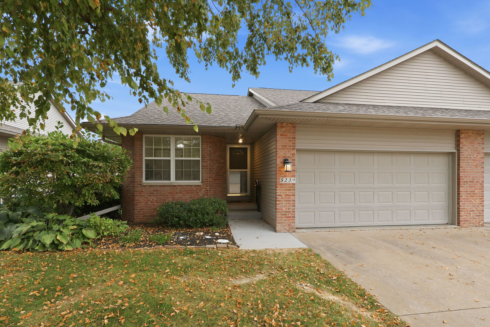 5239 Red Fox Road Property Photo 1