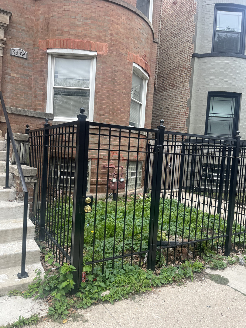 6342 S Vernon Avenue Property Photo 3
