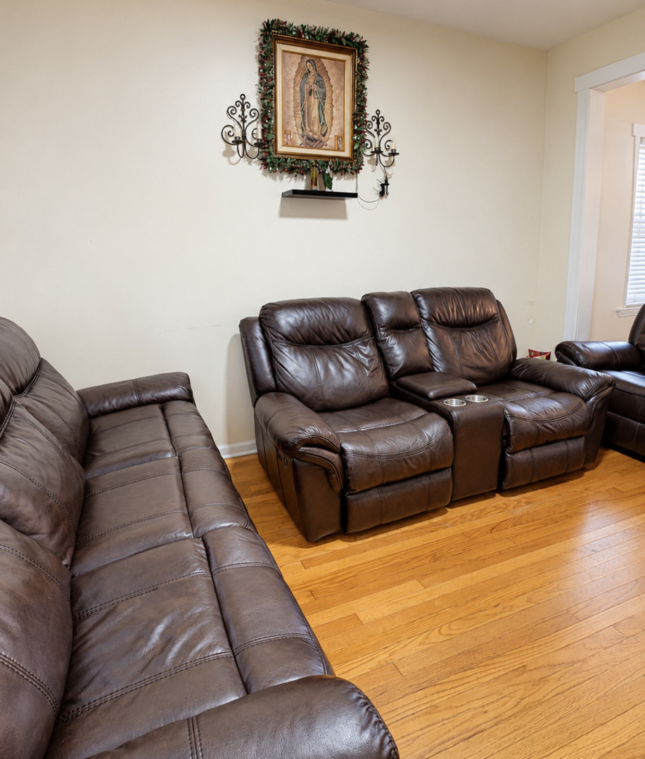1317 S 57th Avenue Property Photo 5