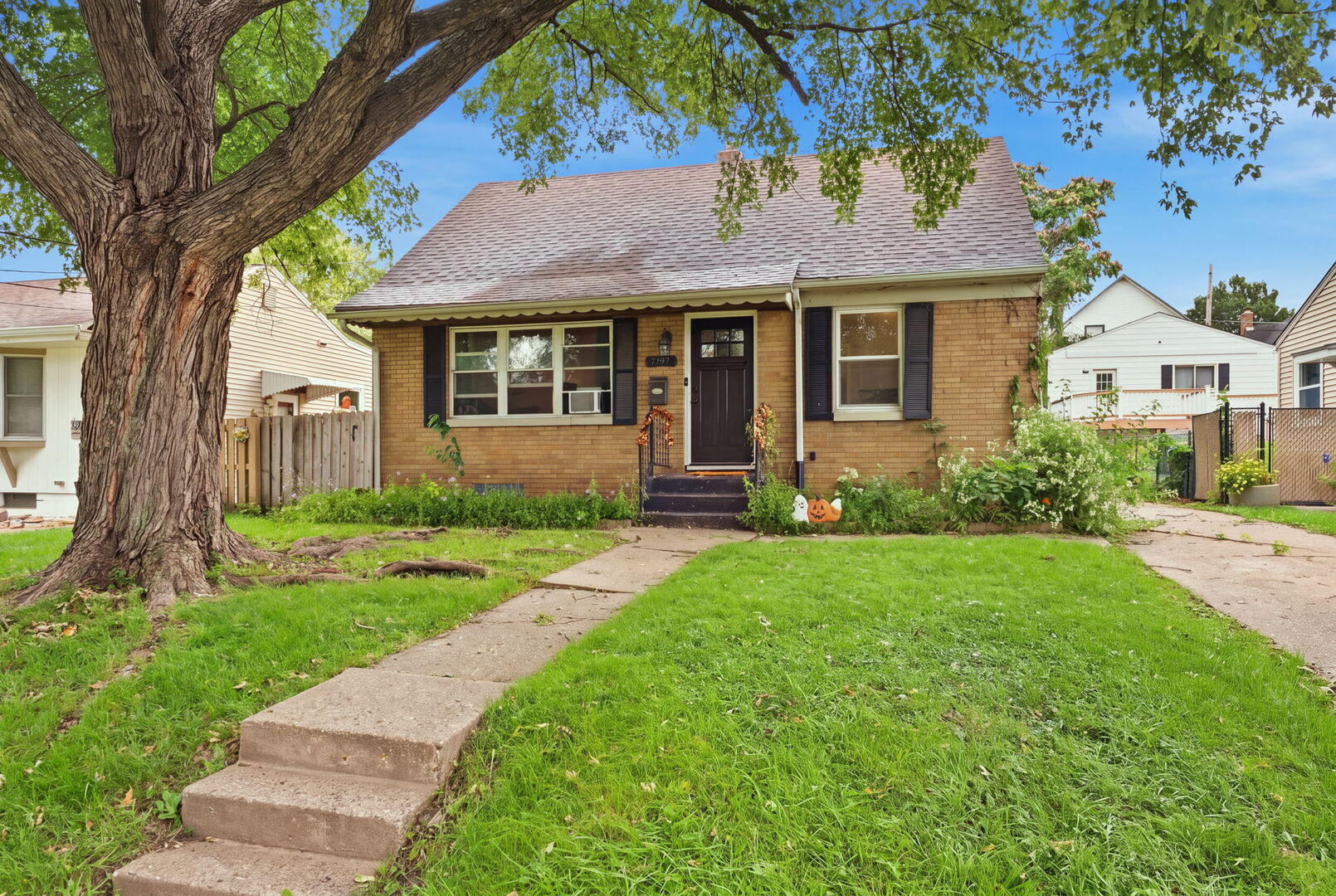 1727 13th Avenue Property Photo 2