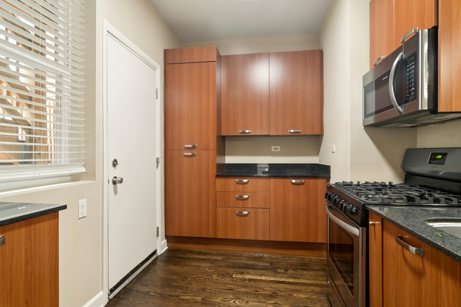 1336 W Estes Avenue 2n Property Photo 9