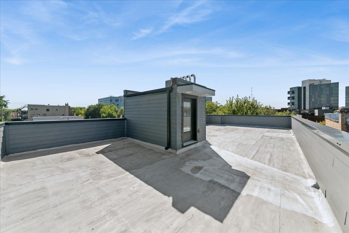 2205 N Talman Avenue Property Photo 37