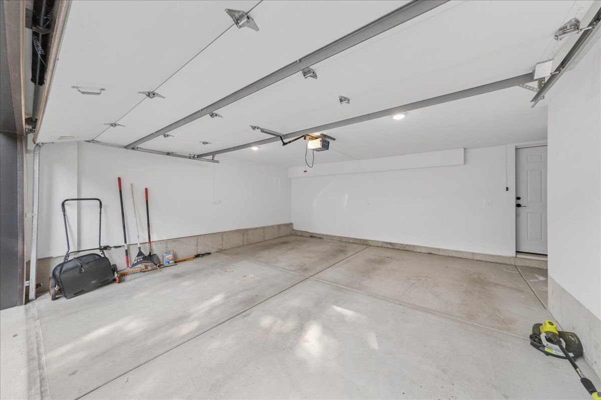 2205 N Talman Avenue Property Photo 38