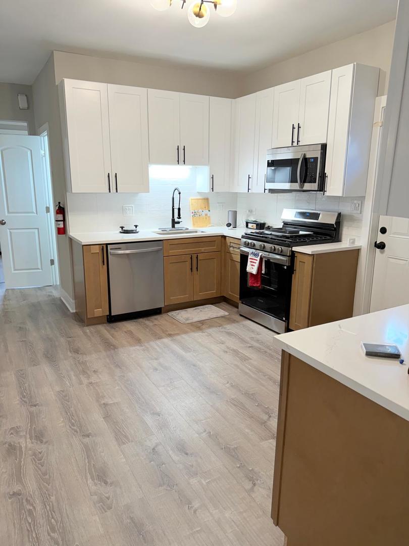 6835 S Oakley Avenue Property Photo 3
