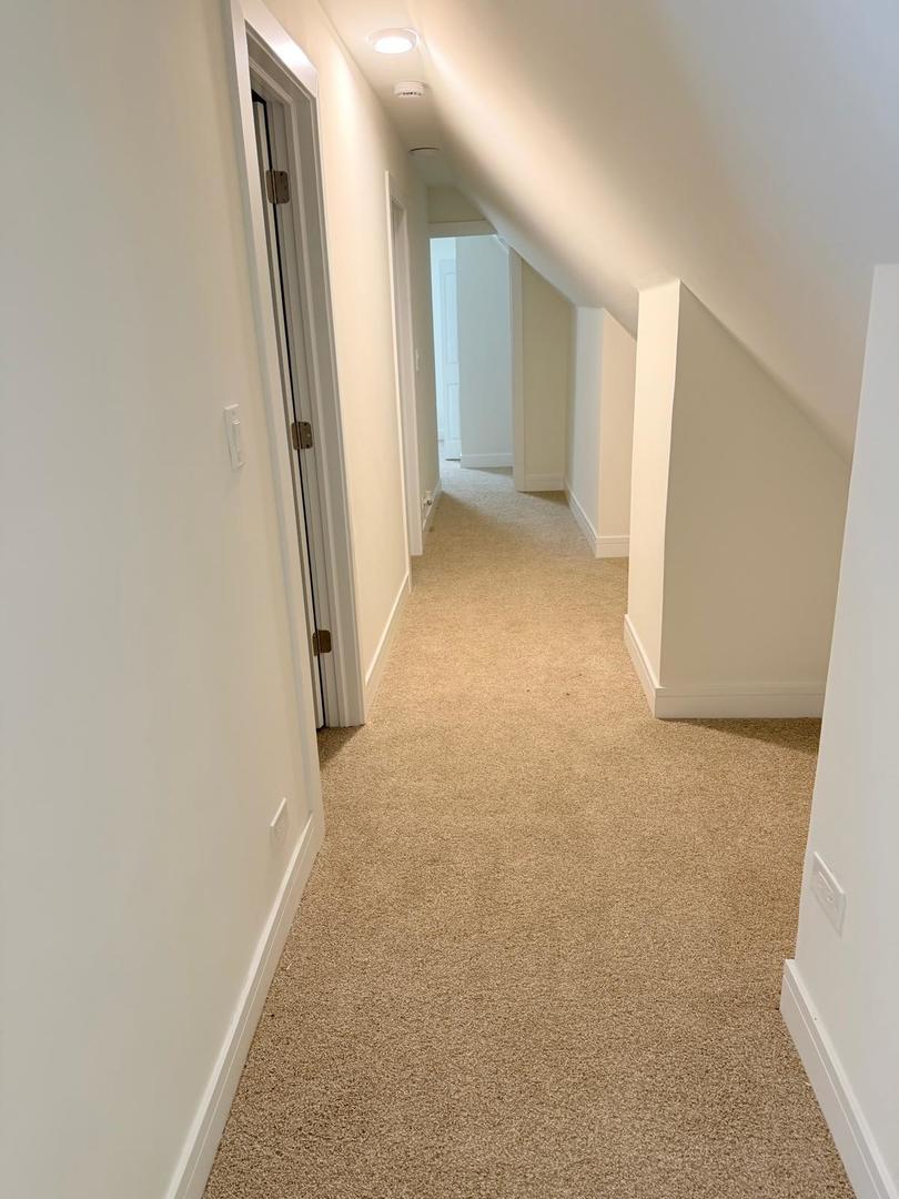 6835 S Oakley Avenue Property Photo 9