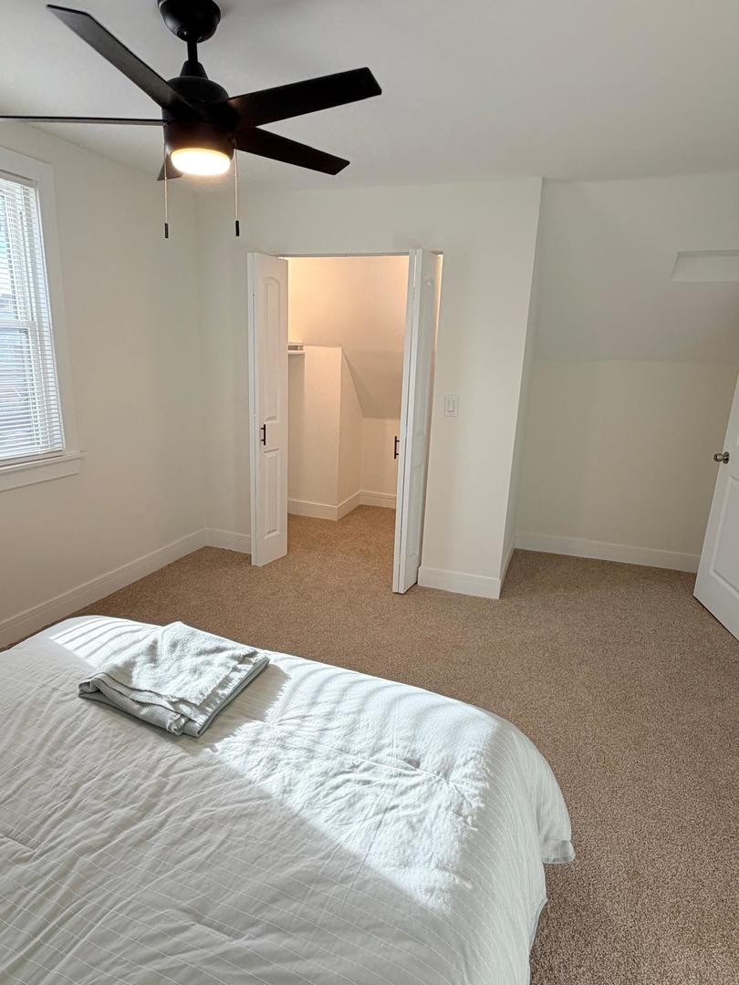 6835 S Oakley Avenue Property Photo 10