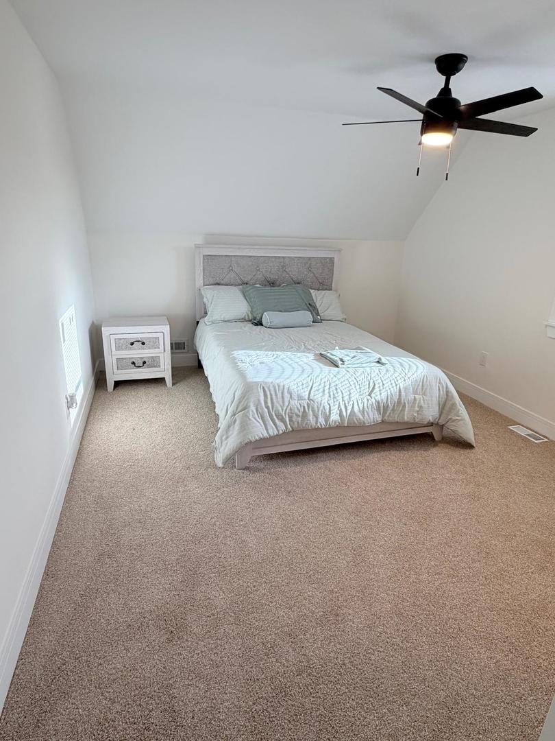 6835 S Oakley Avenue Property Photo 11