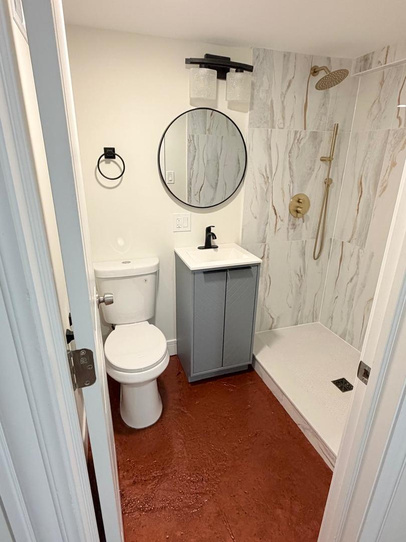 6835 S Oakley Avenue Property Photo 16