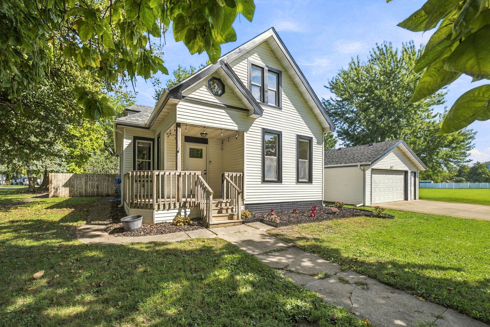 209 S East Street Property Photo 1