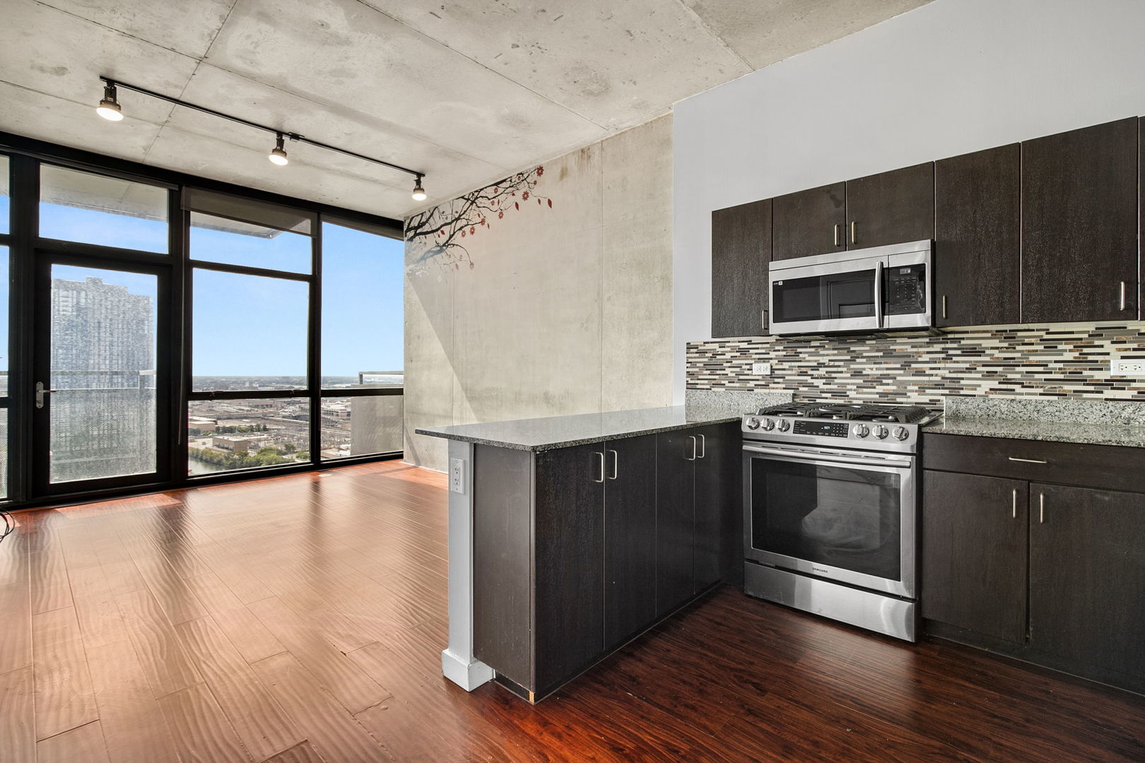 235 W Van Buren Street 2505 Property Photo 7