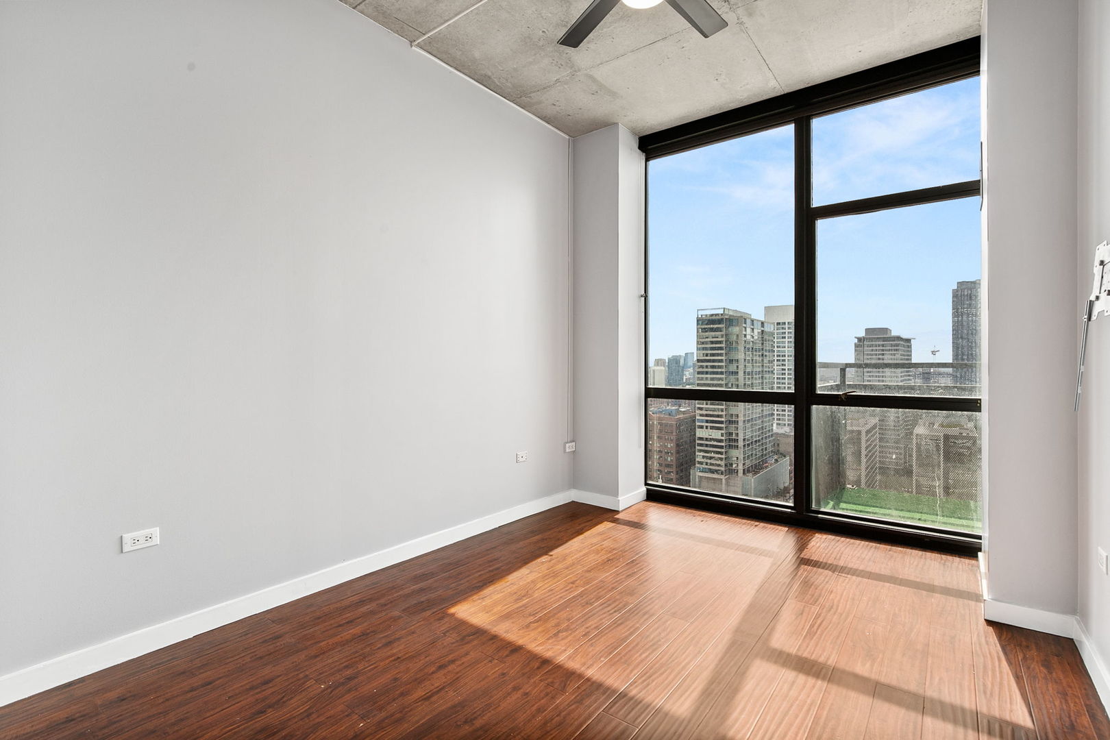 235 W Van Buren Street 2505 Property Photo 17